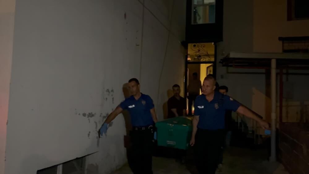 Adana’da aile faciası: Boşandığı eşini ve oğlunu silahla vurup intihar etti