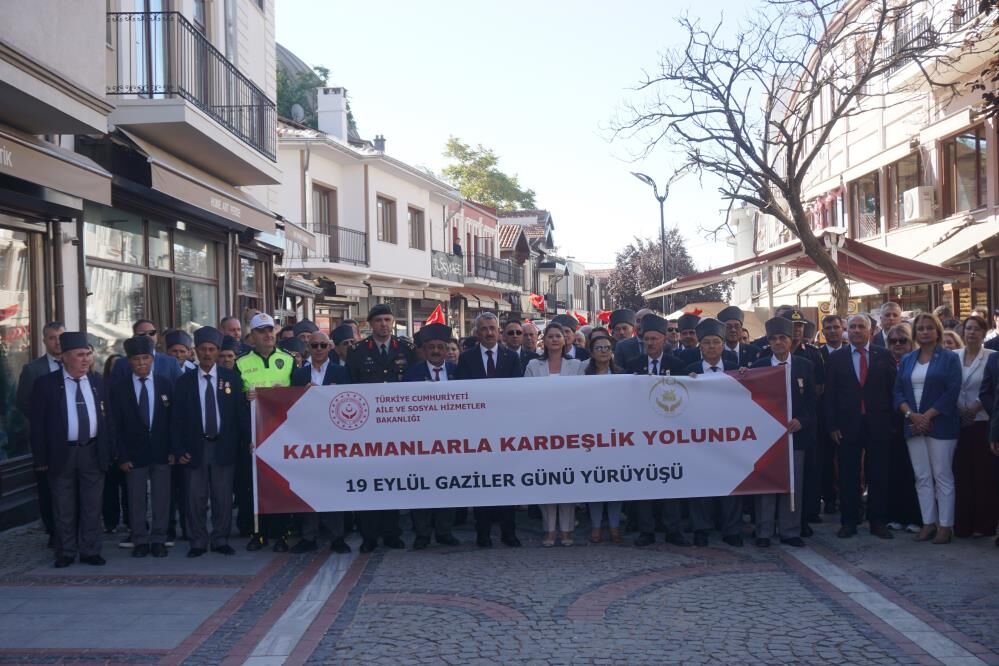 Edirne'de Kahramanlar ile kardeşlik yolunda yürüyüşü düzenlendi