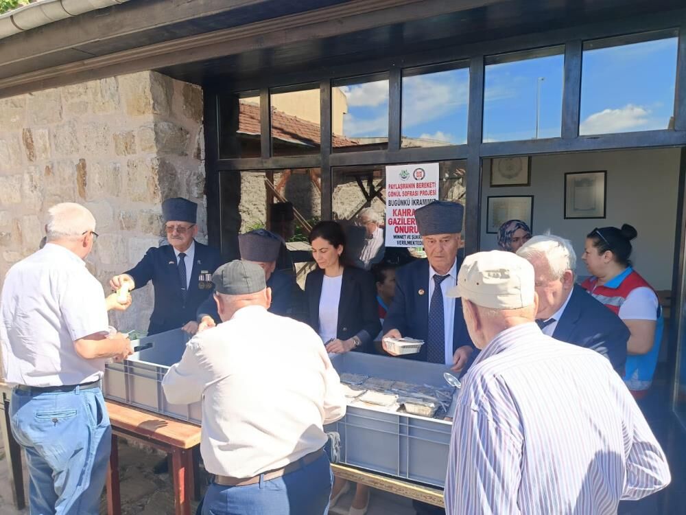 Edirne'de gazilere vefa, vatandaşlara ikram