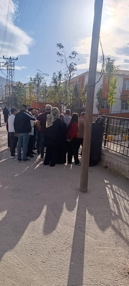 Van'da silahlı öğrenci alarmı