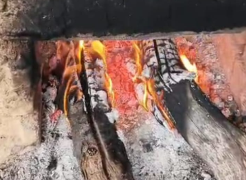 Kışlık Hazırlıkları Sürüyor: Patlıcan ve Biberler Közde