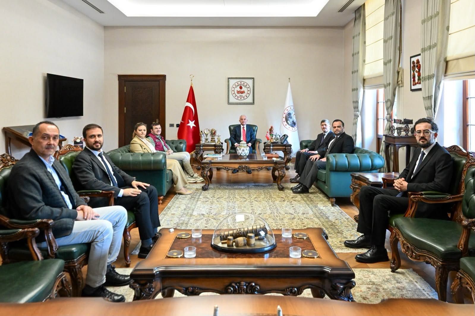 Vali Turan, İlahiyat Fakültesi Dekanı Erkan’ı Kabul Etti