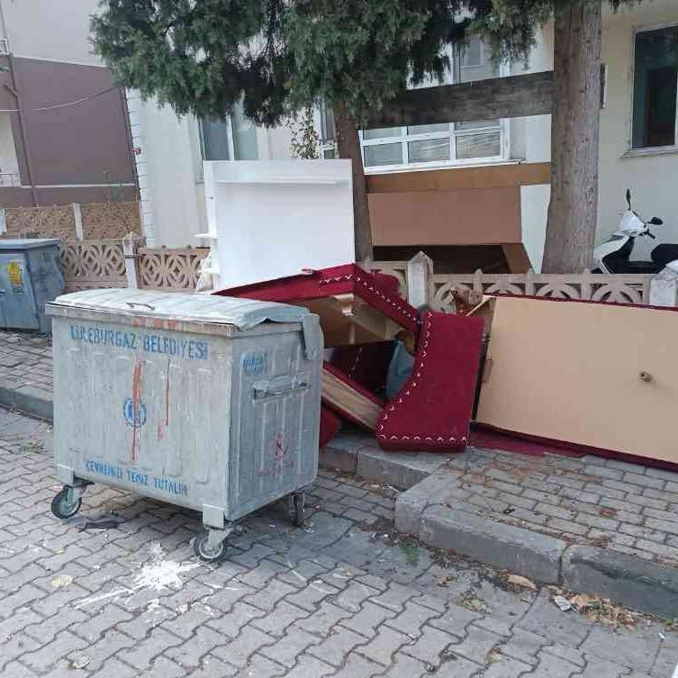 Lüleburgaz’da Kaldırıma Mobilya Bırakana Ceza