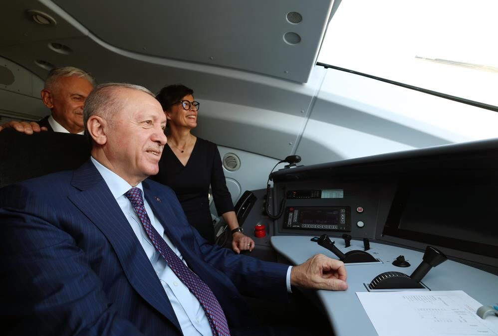 Cumhurbaşkanı Erdoğan hızlı tren hattında ilk sürüşü yaptı
