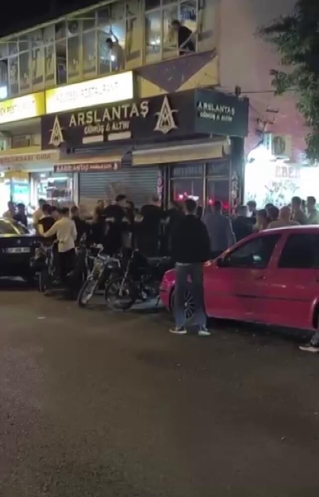 Nişanda başlayan sözlü tartışma sandalyelerin havada uçuştuğu kavgaya dönüştü