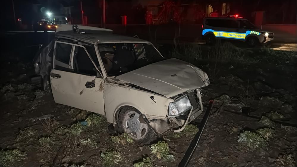 Polisin 'dur' ihtarına uymayan otomobil tarlaya uçtu: 1 yaralı